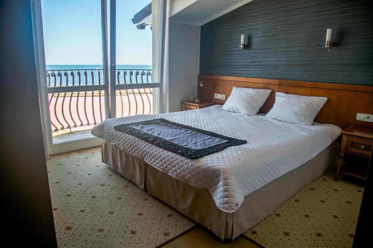 Hotel Apollo Darlowko Luaran gambar
