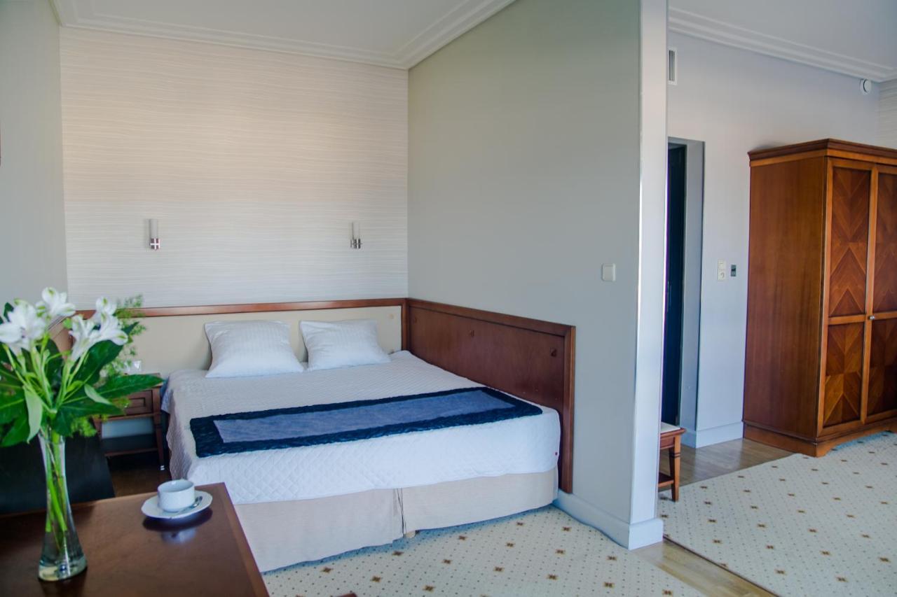 Hotel Apollo Darlowko Luaran gambar