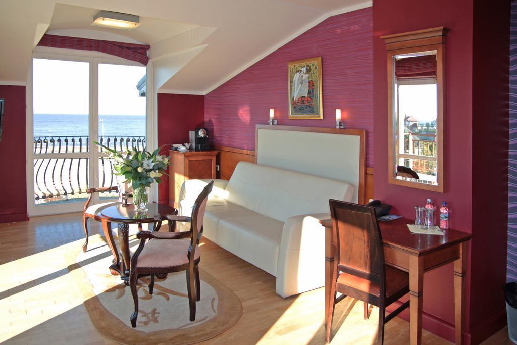 Hotel Apollo Darlowko Luaran gambar