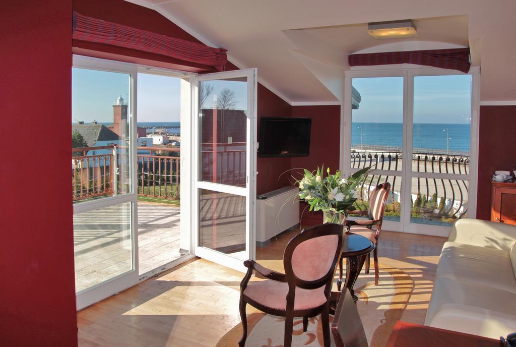 Hotel Apollo Darlowko Luaran gambar