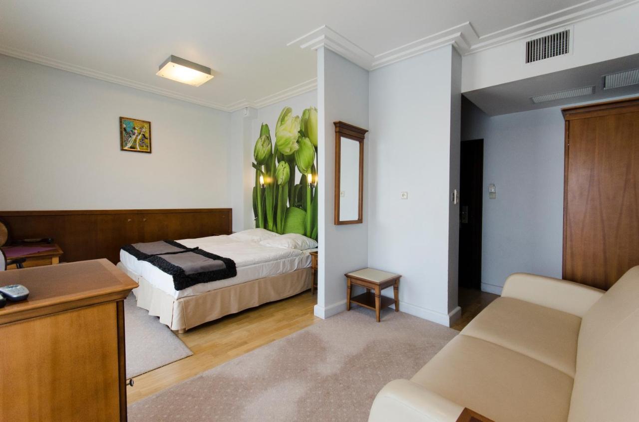 Hotel Apollo Darlowko Luaran gambar