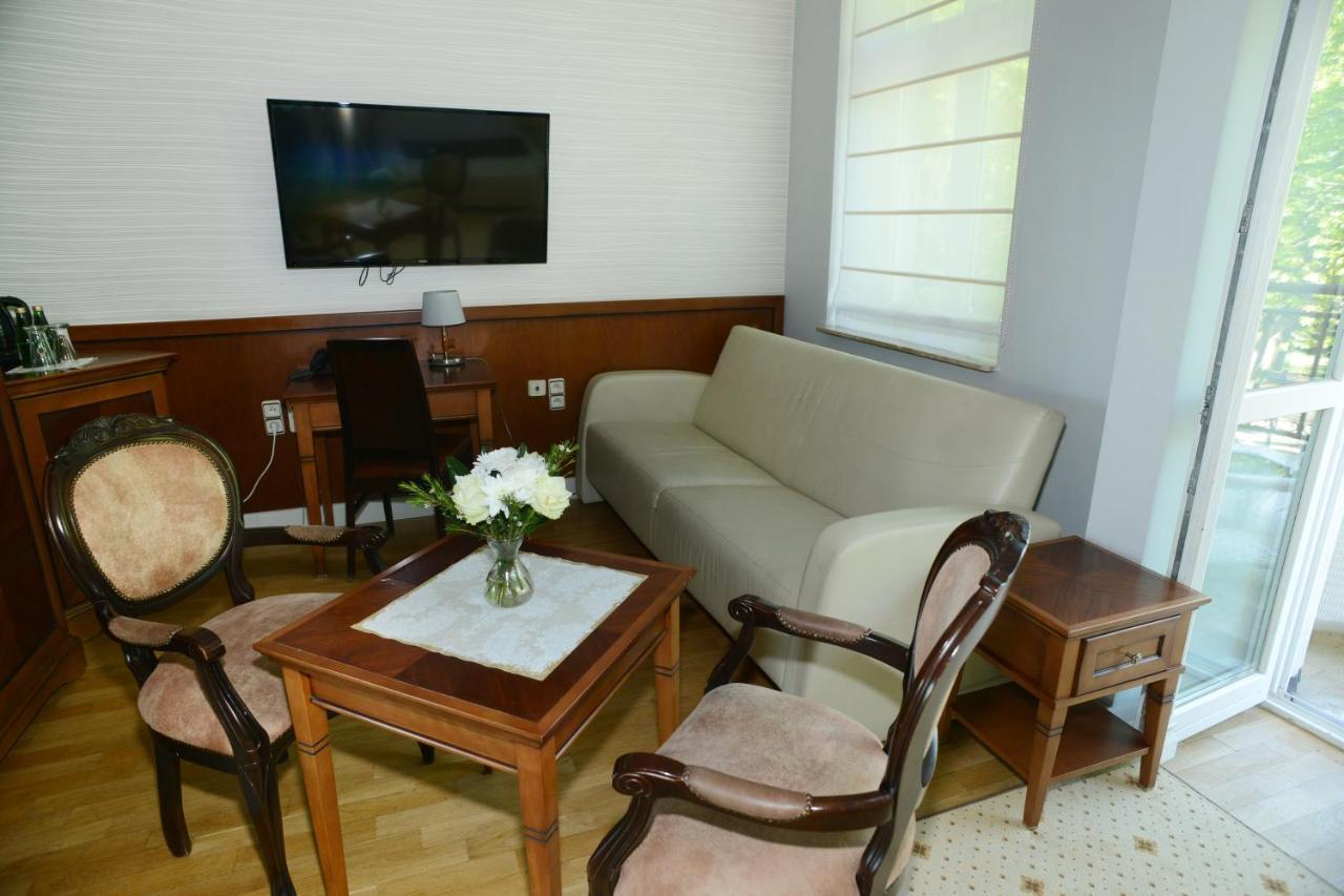 Hotel Apollo Darlowko Luaran gambar